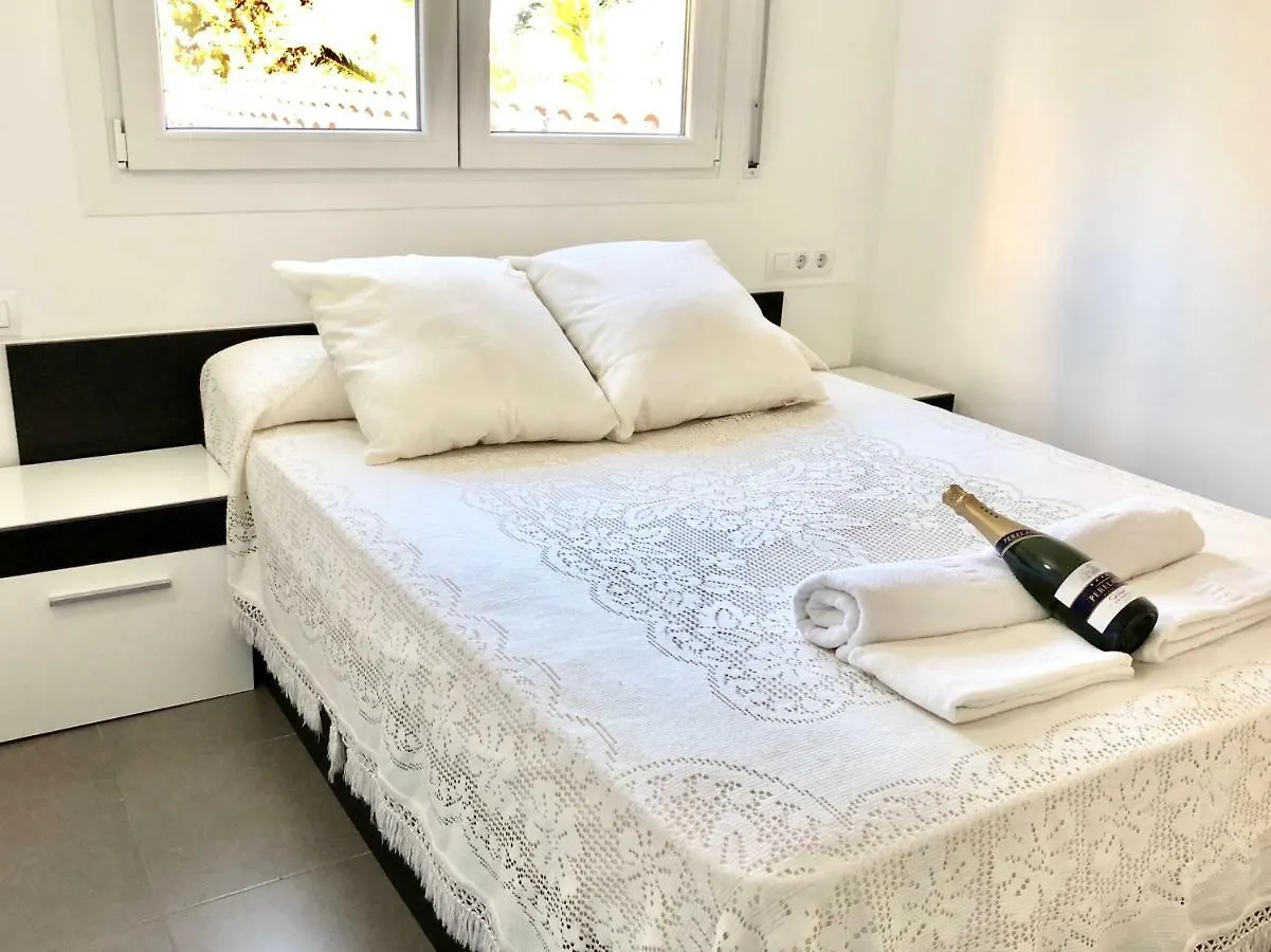 Chalet Doble Almadraba Villa Rosas Сasa de vacaciones