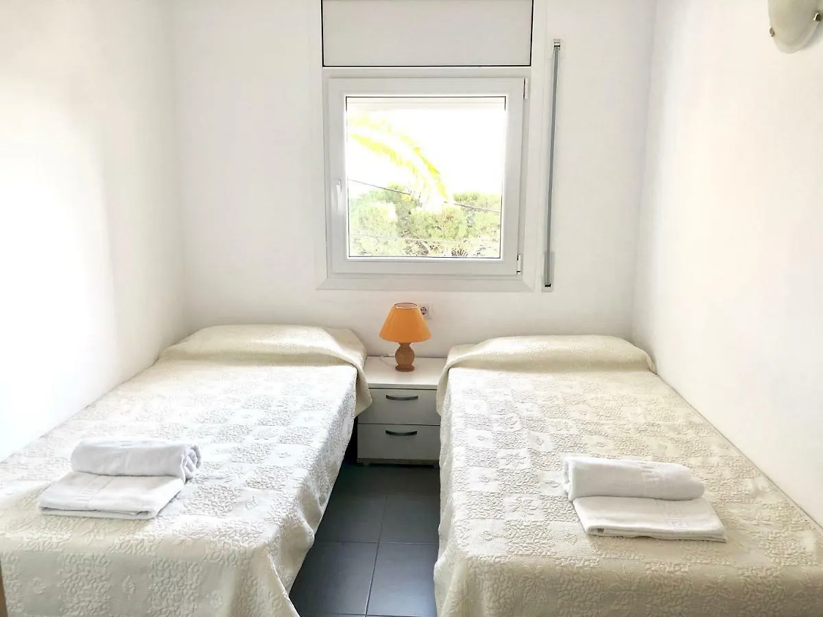 Chalet Doble Almadraba Villa Roses 0*,